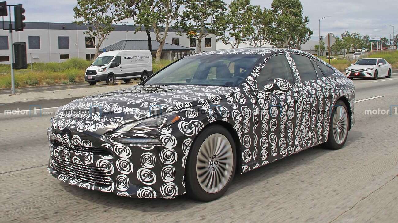 Zdjęcia prototypu nowej generacji Toyoty Mirai