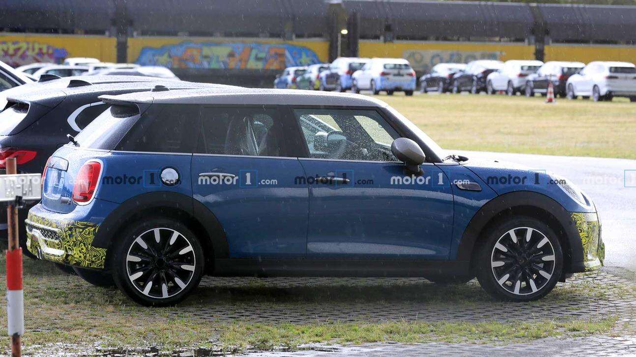 Lifting Mini Cooper SE wyszpiegowany po raz pierwszy