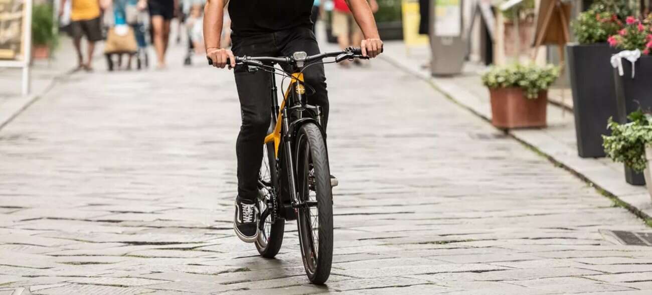 Motocyklowy król sięga po ebike. Oto elektryczny rower Scrambler Ducati