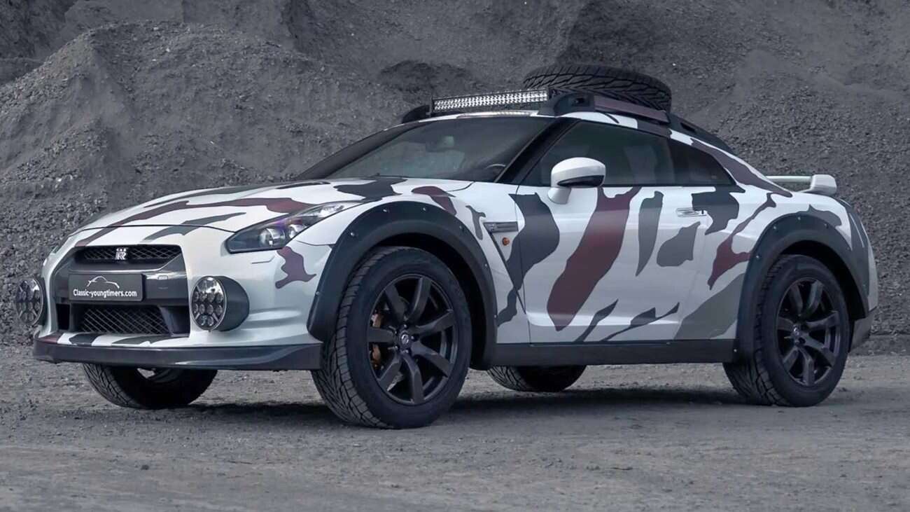 Nissan GT-R przerobiony na offroadową bestię