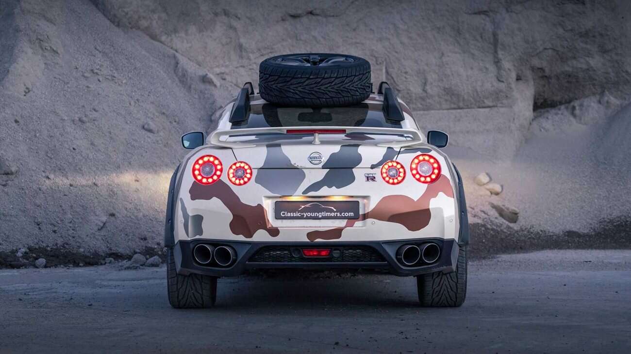 Nissan GT-R przerobiony na offroadową bestię