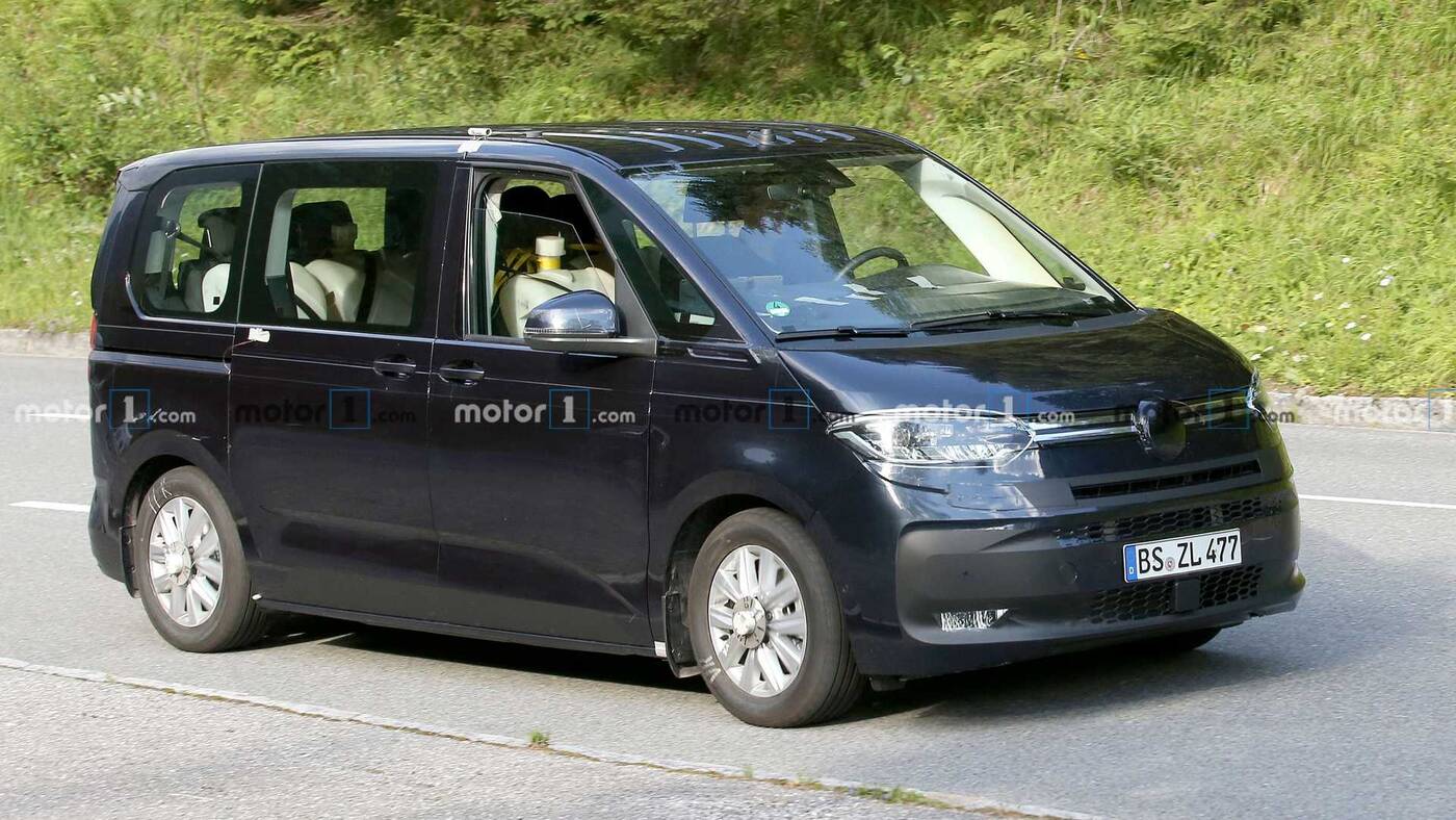 Nowy VW Transporter T7 uchwycony w testach ze starą wersją