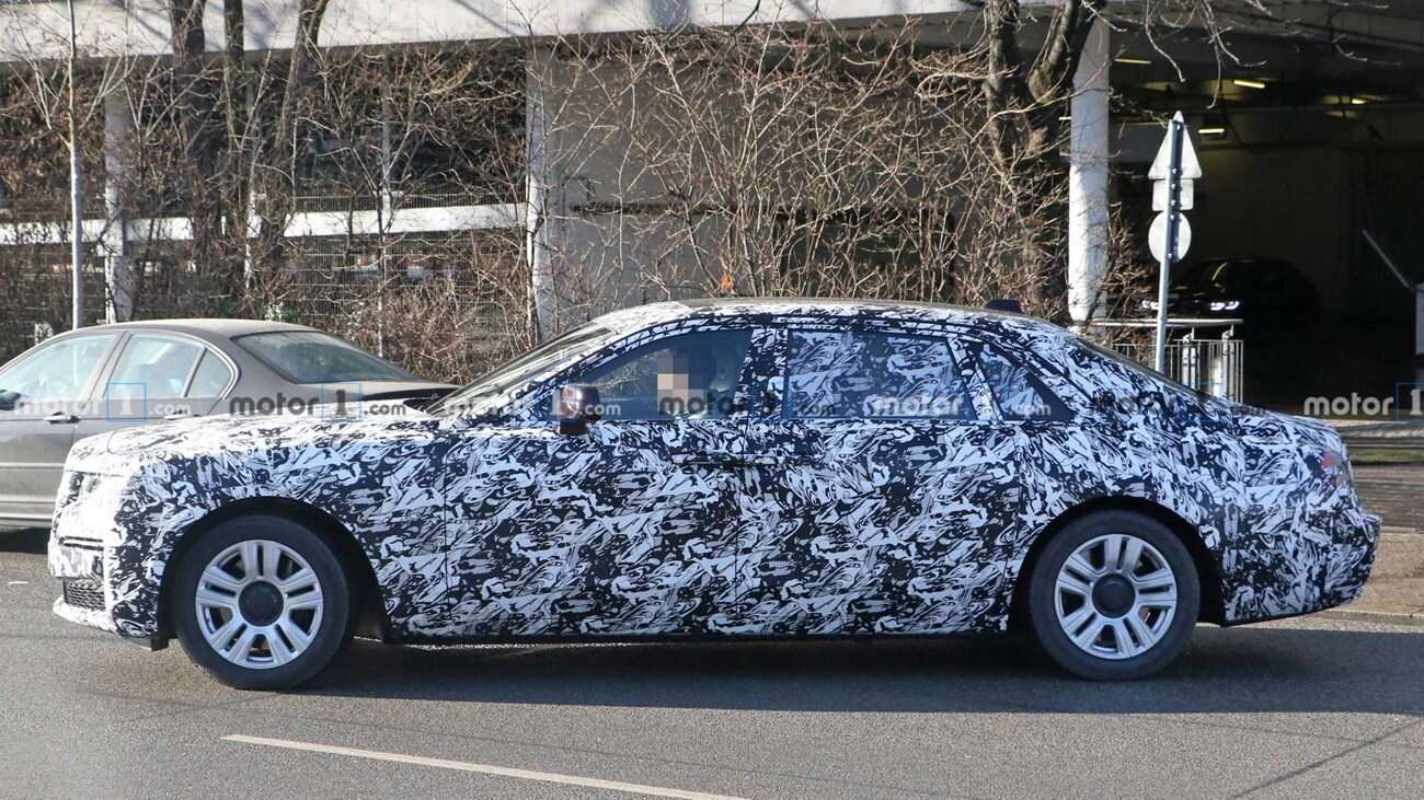Rolls-Royce Ghost nowej generacji z datą premiery i pierwszą zapowiedzią