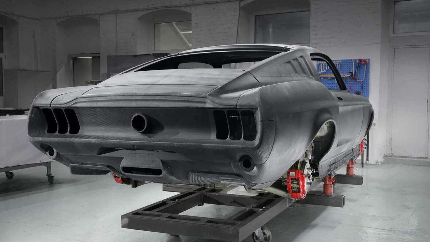 Aviar R67 czyli Mustang z elektrycznym sprzętem Tesli