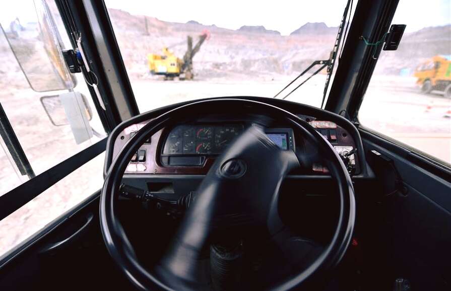 Dzięki sieci 5G mogą sterować koparką z domu