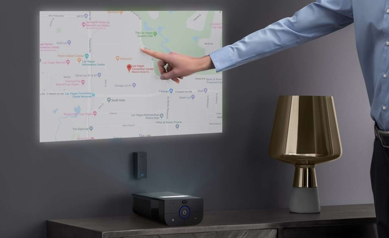 Ekran dotykowy na biurku, czy film na ścianie? Z tym projektorem można wiele