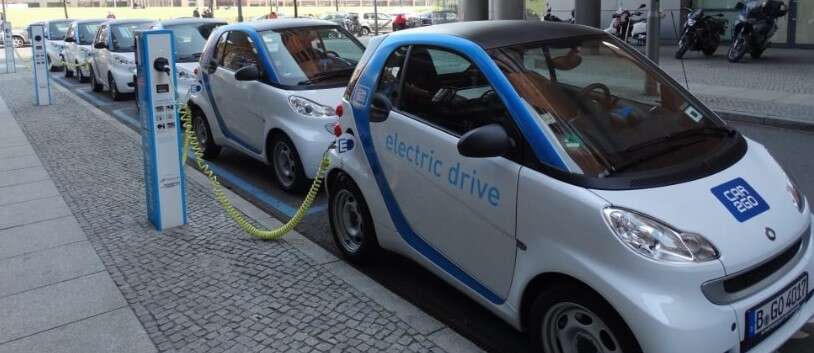 Jak określa się zasięg elektrycznych samochodów?