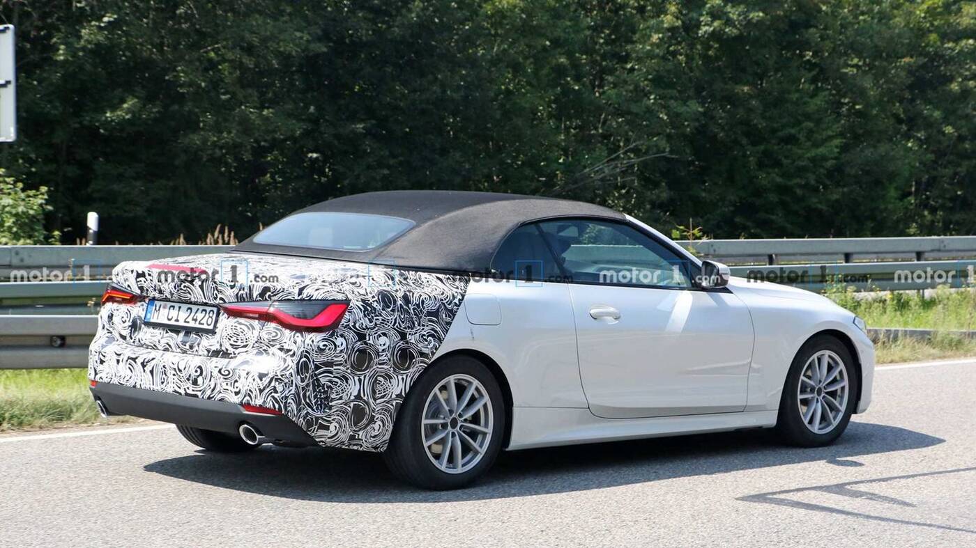 Kabriolet BMW 4 2021 na zdjęciach w skromnym kamuflażu