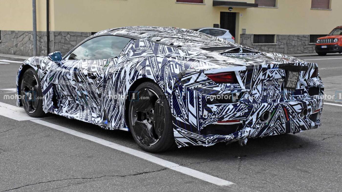 Nadchodzące Maserati MC20 na nowych zdjęciach w kamuflażu
