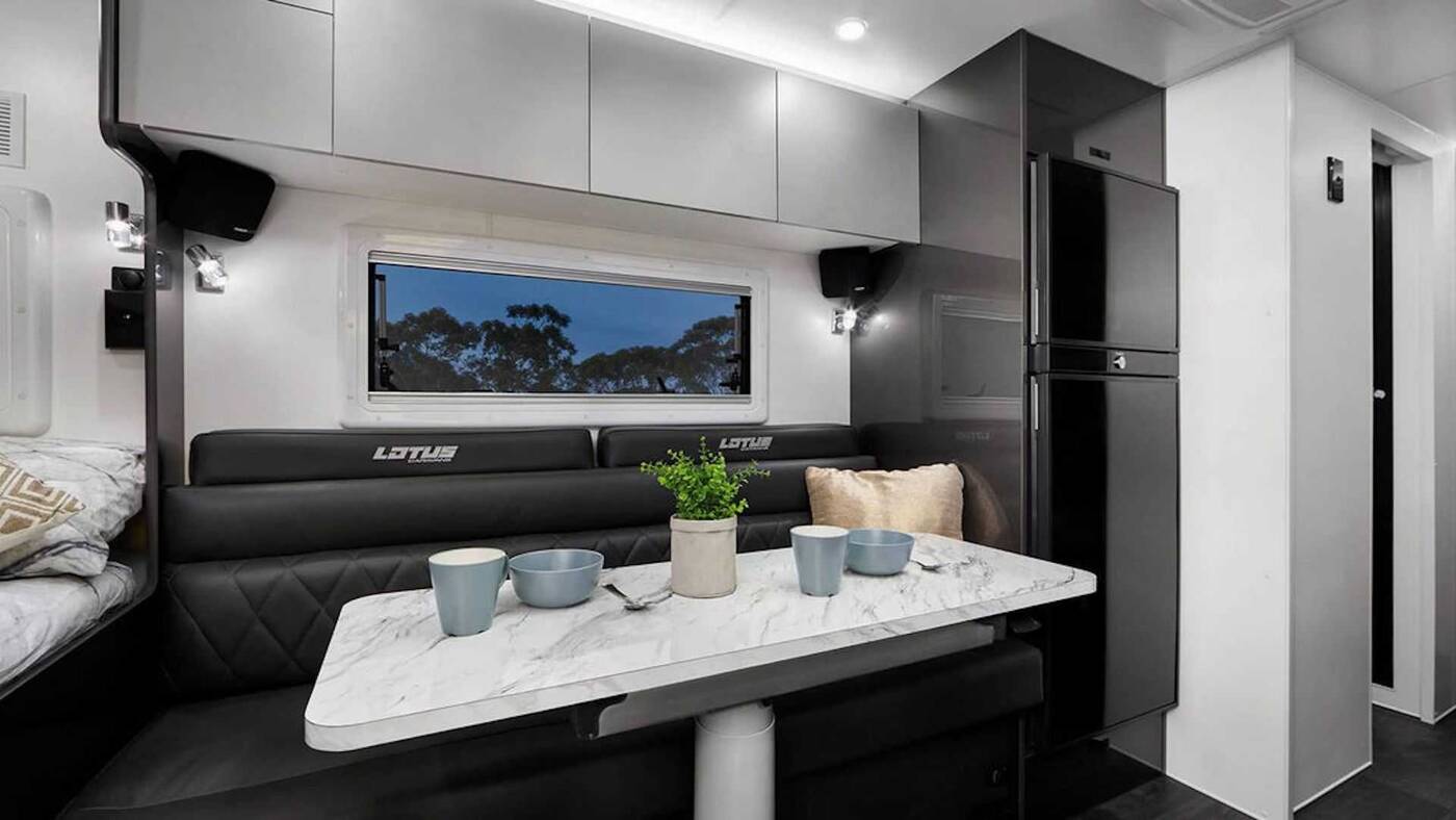 Nawet rozpieszczeni luksusem zachwycą się tym samochodem kempingowym