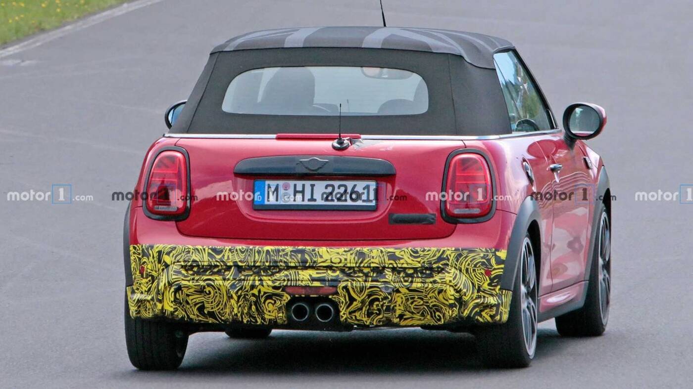 Nowy kabriolet Mini Cooper S dostrzeżony z nielicznym kamuflażem