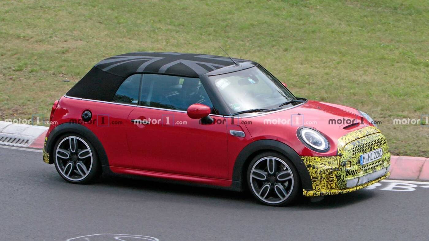 Nowy kabriolet Mini Cooper S dostrzeżony z nielicznym kamuflażem