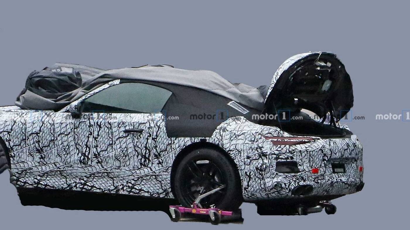 Nowy Mercedes SL dostrzeżony w ciężkim kamuflażu
