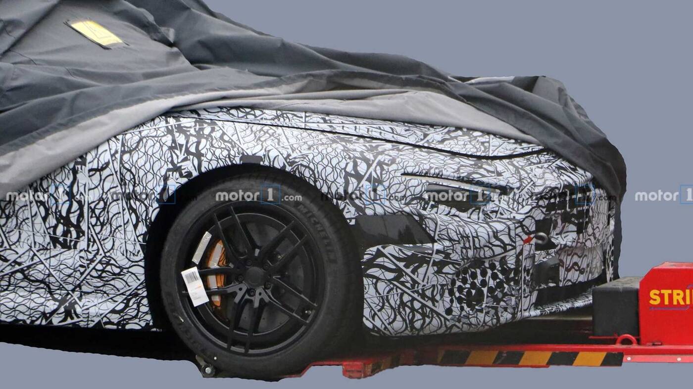 Nowy Mercedes SL dostrzeżony w ciężkim kamuflażu