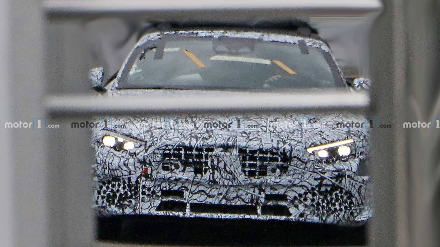 Nowy Mercedes SL dostrzeżony w ciężkim kamuflażu