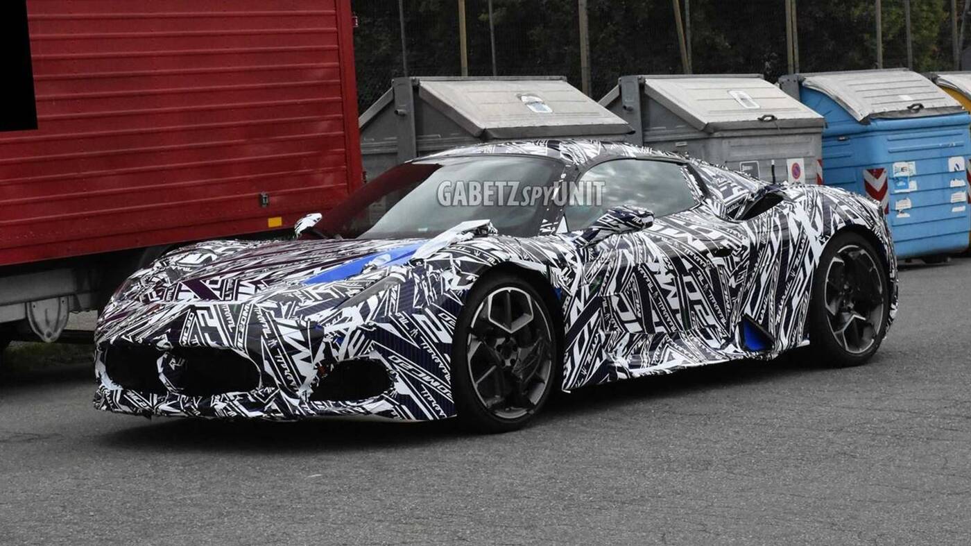 Oficjalna zapowiedź i znacznie mniej oficjalne zdjęcia Maserati MC20