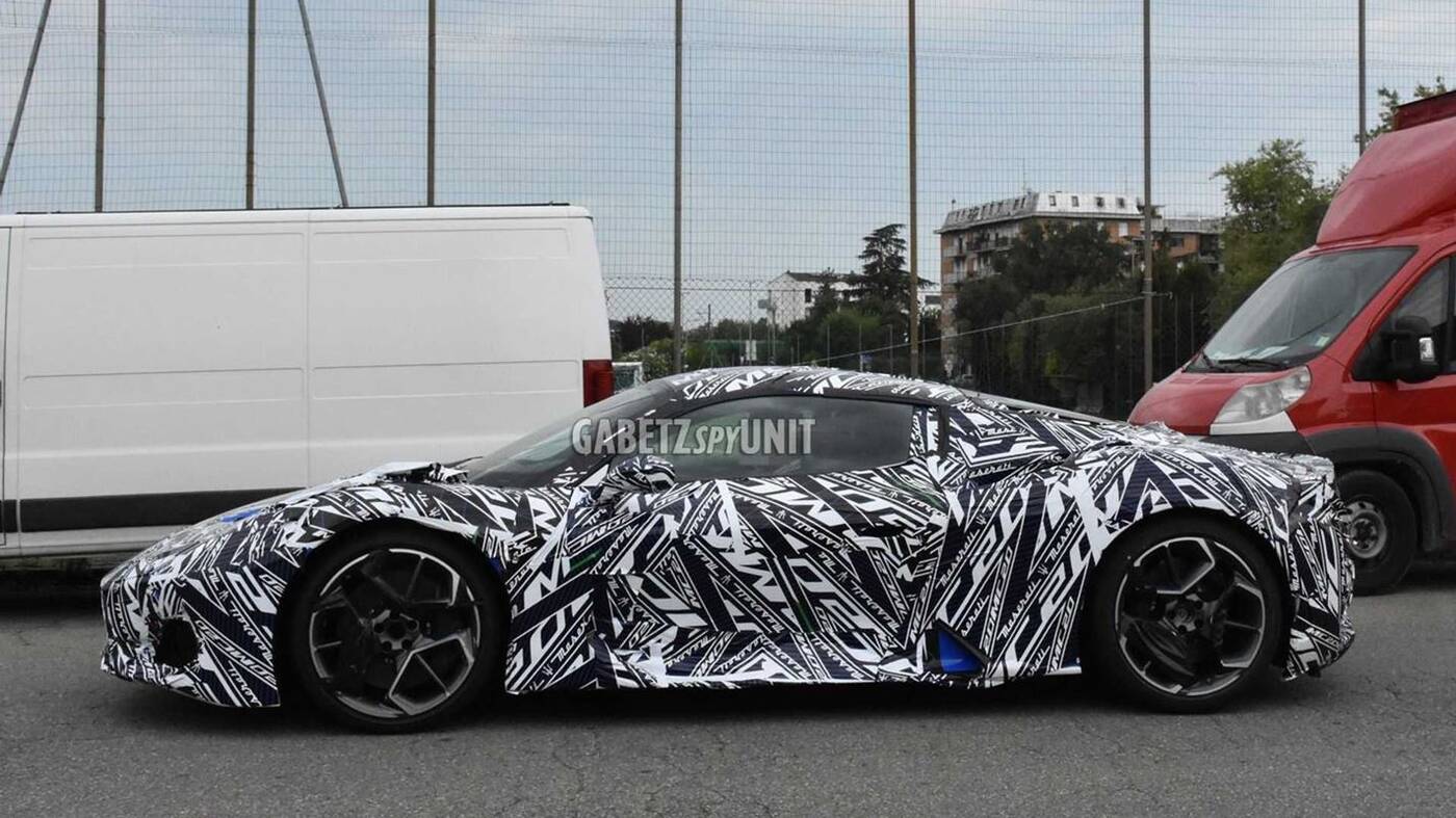 Oficjalna zapowiedź i znacznie mniej oficjalne zdjęcia Maserati MC20