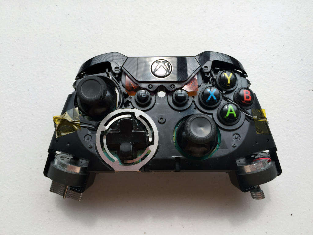 Pad Xbox Series X bez obudowy już w sieci