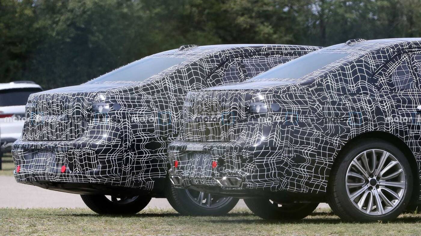 Zdjęcia elektrycznego BMW i7 oraz hybrydowego BMW 7