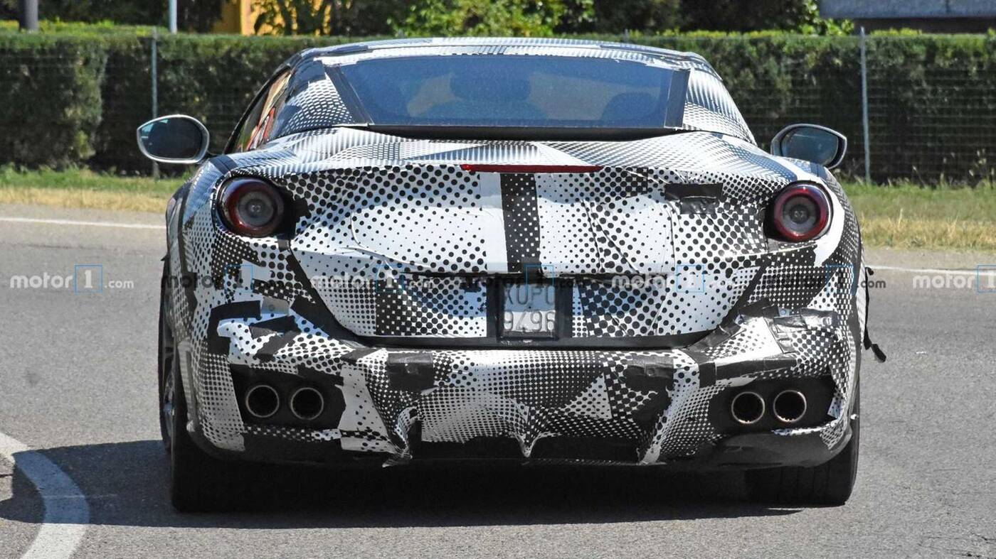 Ferrari Portofino w obiektywie. Kamuflażu aż za dużo, jak na odświeżenie