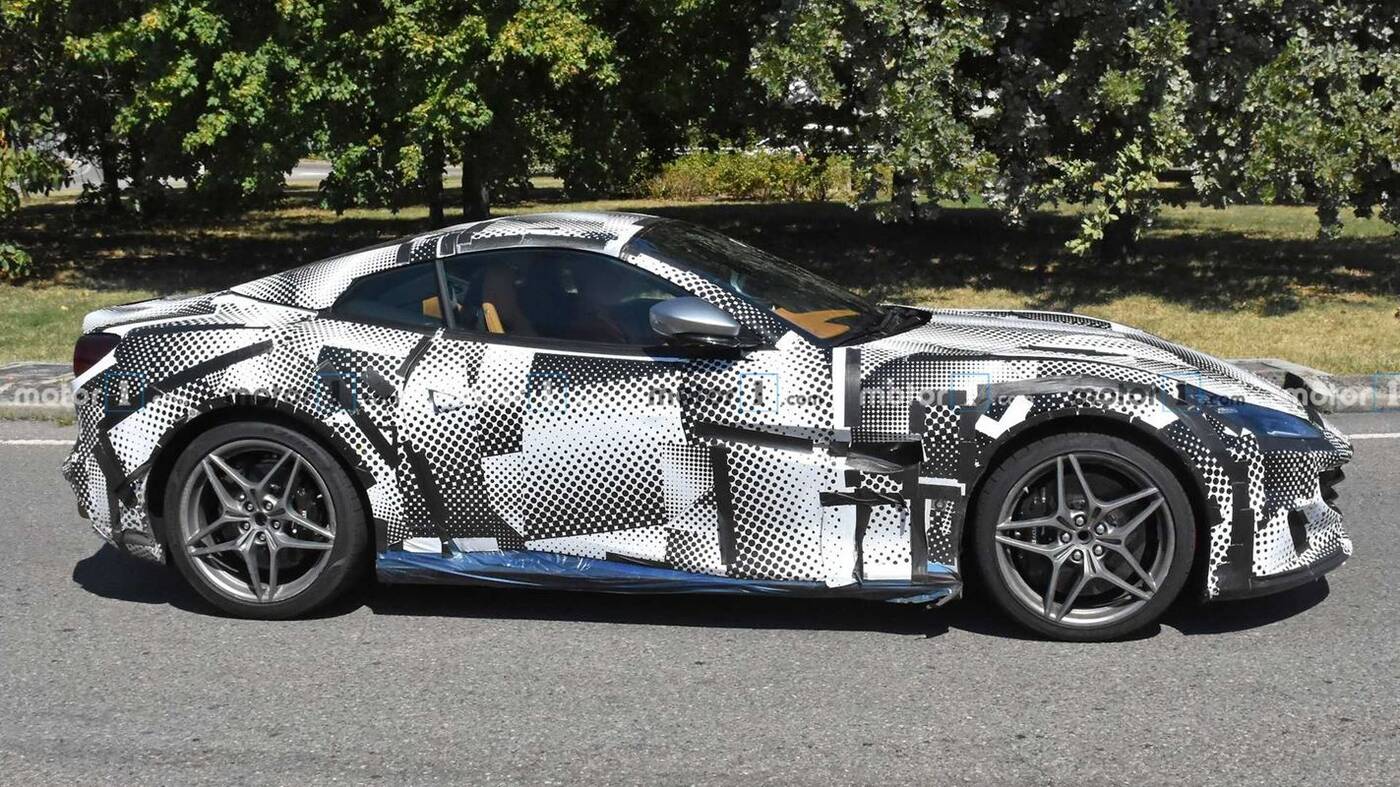 Ferrari Portofino w obiektywie. Kamuflażu aż za dużo, jak na odświeżenie