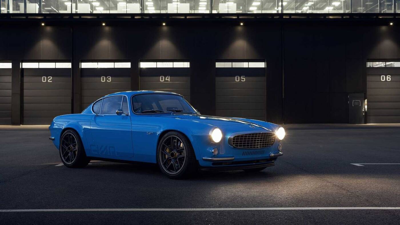 Klasyczne, ale nowoczesne Volvo P1800 Cyan zabawiło się w śniegu