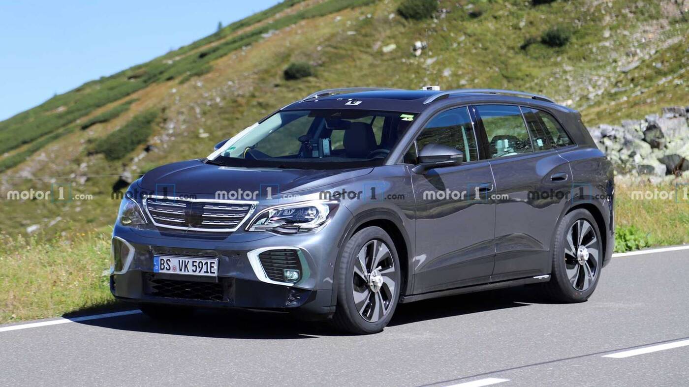 Prototyp elektrycznego Volkswagena ID.6 wyszpiegowany w testach hamowania