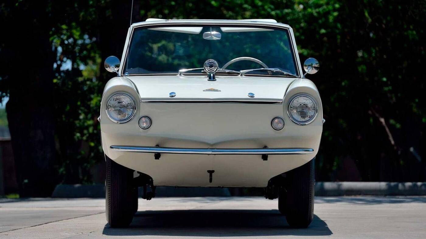 Samochód i łódź w jednym do kupienia, czyli uroczy Amphicar 770