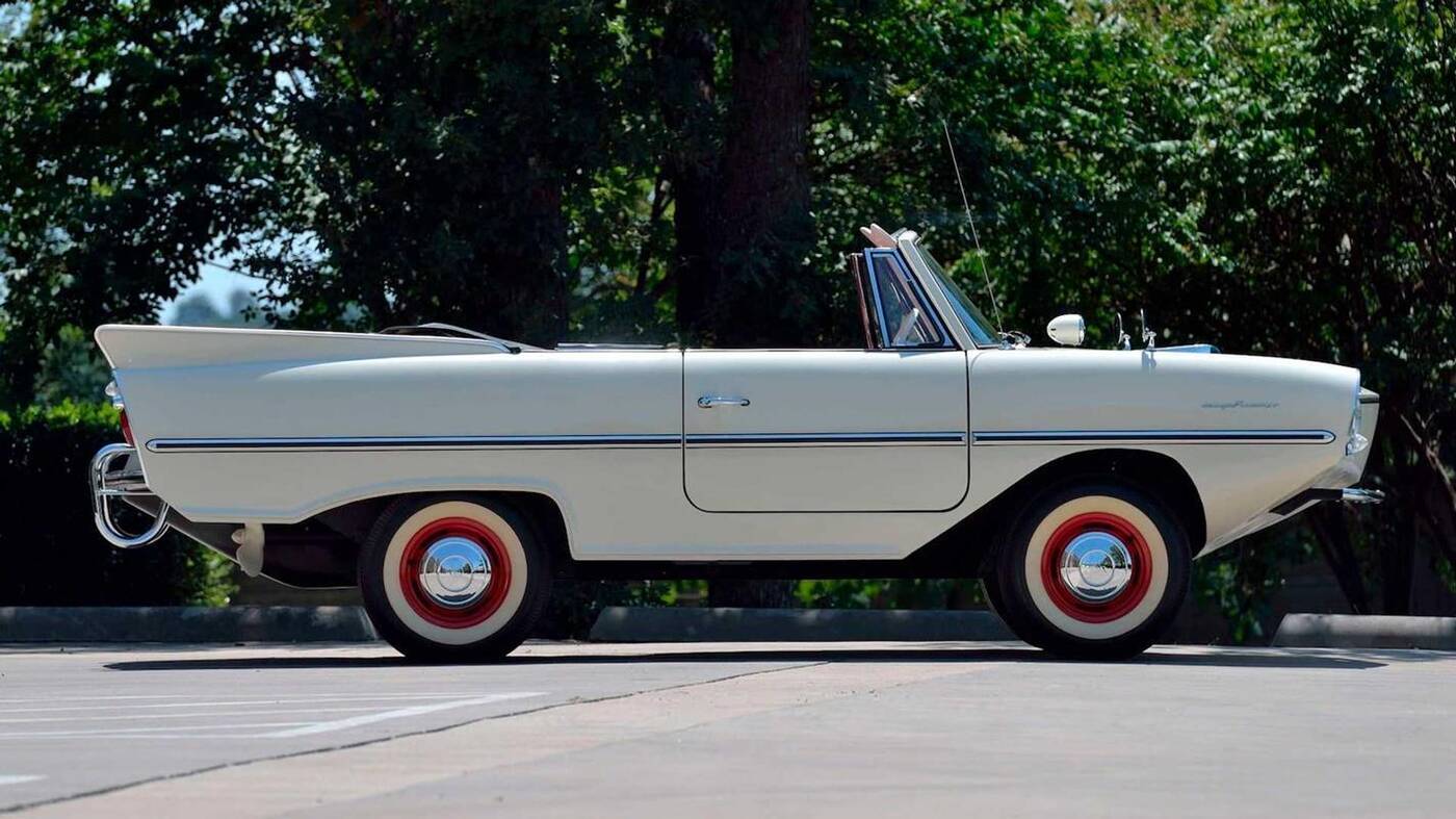 Samochód i łódź w jednym do kupienia, czyli uroczy Amphicar 770