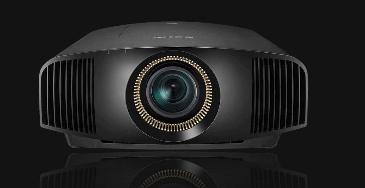 Kinowe doznania z domowej kanapy. Sony prezentuje nowe projektory 4K
