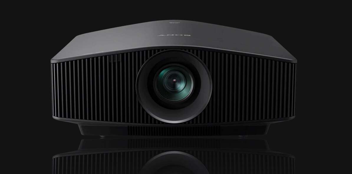 Kinowe doznania z domowej kanapy. Sony prezentuje nowe projektory 4K