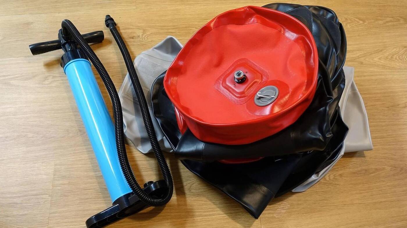 Ten elektryczny skuter przed jazdą będziecie musieli napompować