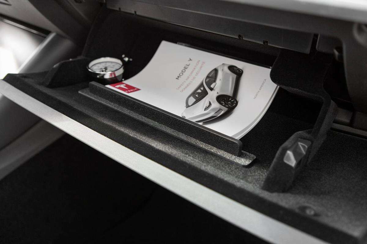 Dwie nowe funkcje do samochodów Tesli. Co przyniosła aktualizacja oprogramowania?