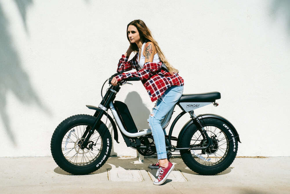 Elektryczny motorower Presidio od Monday Motorbikes