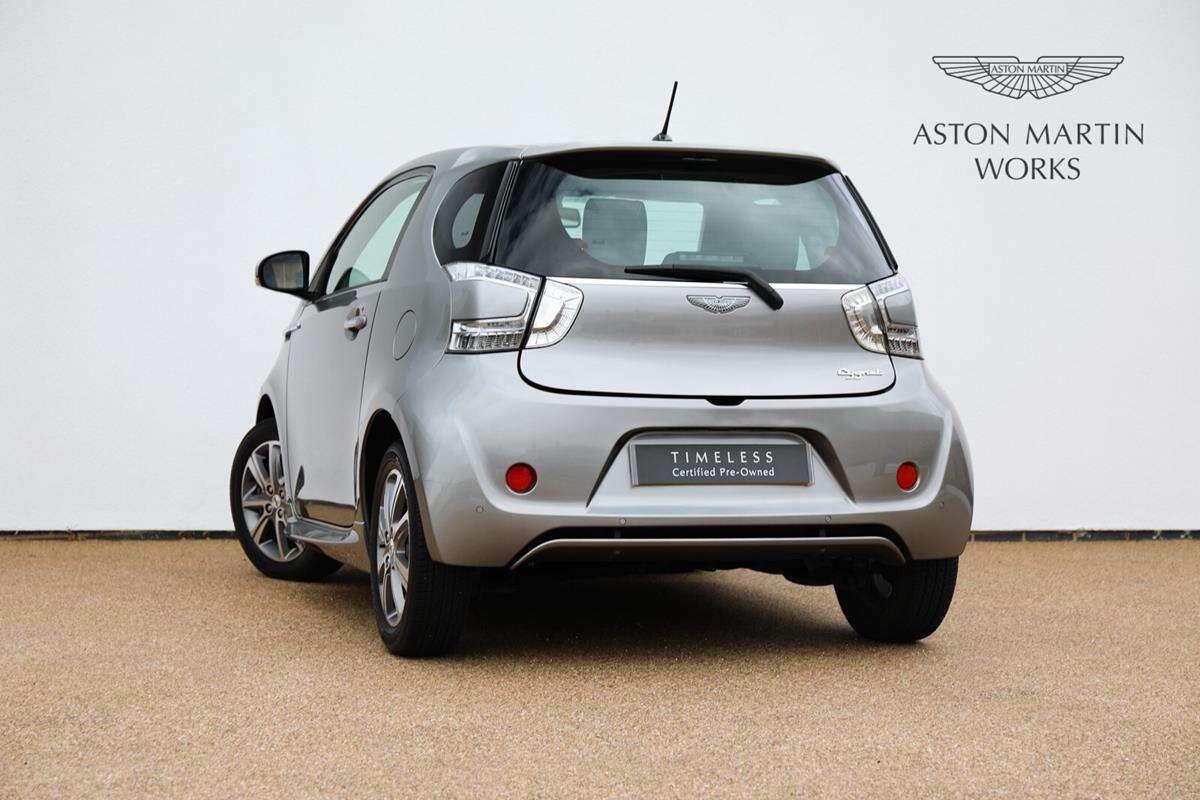 Ktoś chętny na szalenie rzadki model Aston Martin Cygnet?