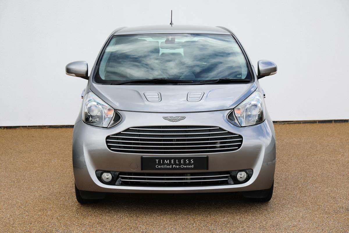 Ktoś chętny na szalenie rzadki model Aston Martin Cygnet?