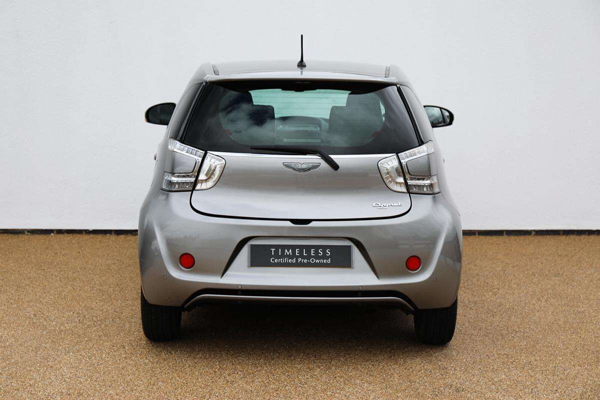 Ktoś chętny na szalenie rzadki model Aston Martin Cygnet?