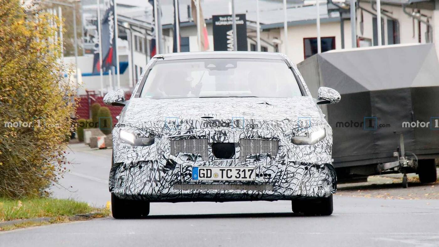 Mercedes-AMG C53 2022 wyszpiegowany z czterema wydechami