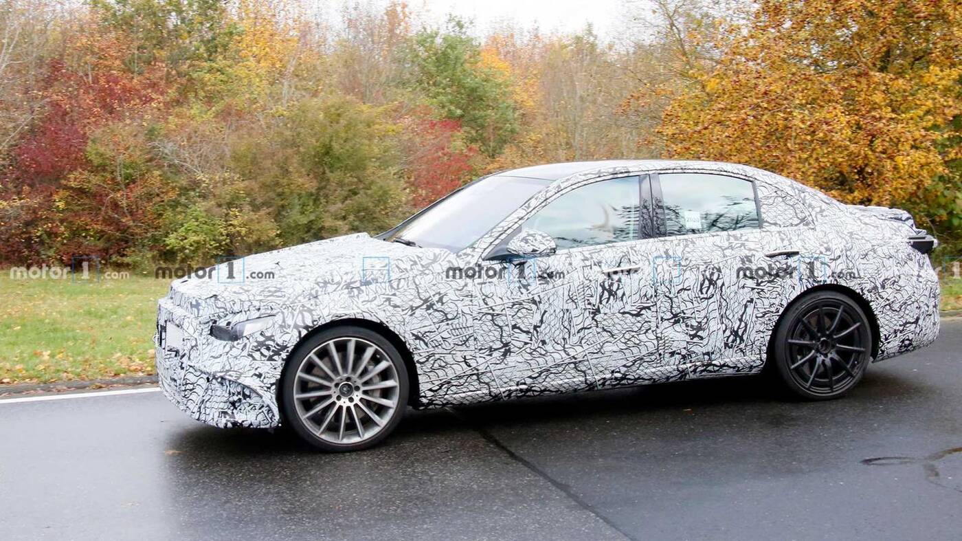 Mercedes-AMG C53 2022 wyszpiegowany z czterema wydechami