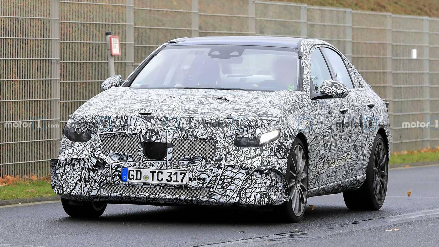 Mercedes-AMG C53 2022 wyszpiegowany z czterema wydechami