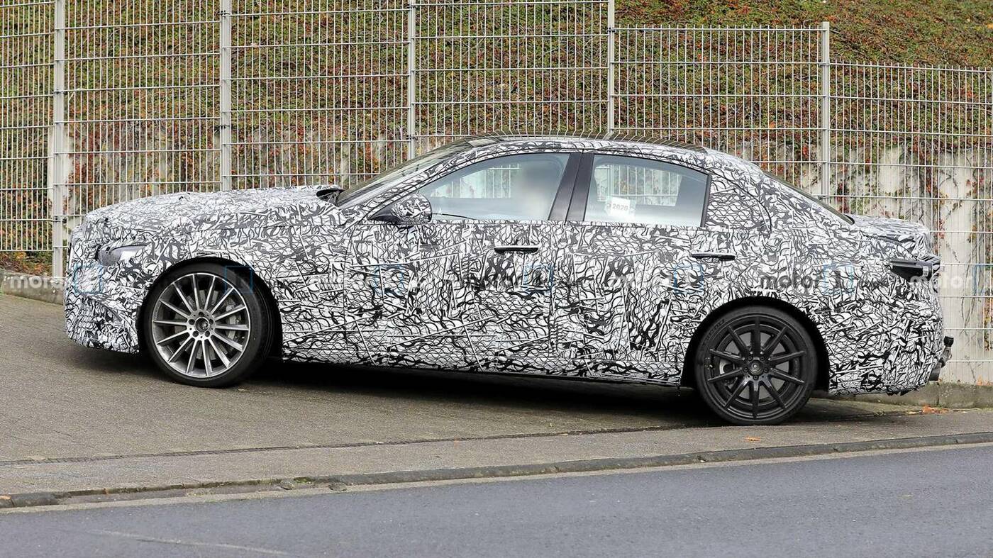Mercedes-AMG C53 2022 wyszpiegowany z czterema wydechami