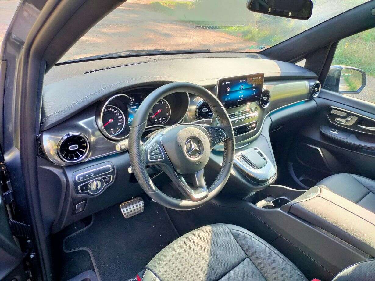 Nie SUV ani kombi jest idealny na długą podróż. Jest nim Mercedes V 300d