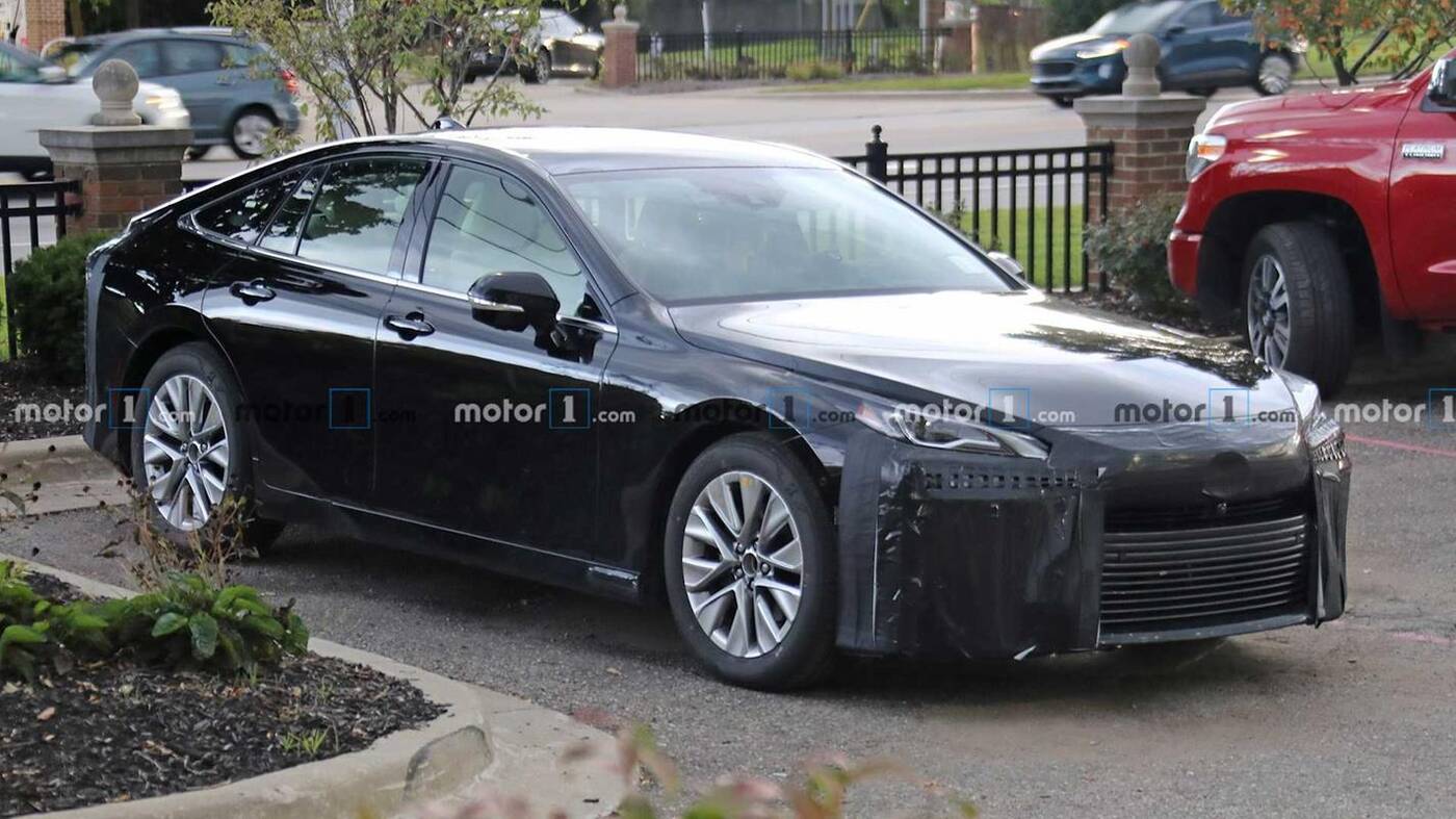 Napędzana wodorem Toyota Mirai nowej generacji wyszpiegowana