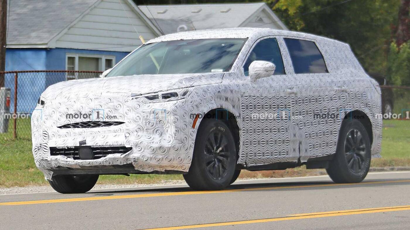 Nowe Infiniti QX60 wyszpiegowane w naprawdę solidnym kamuflażu