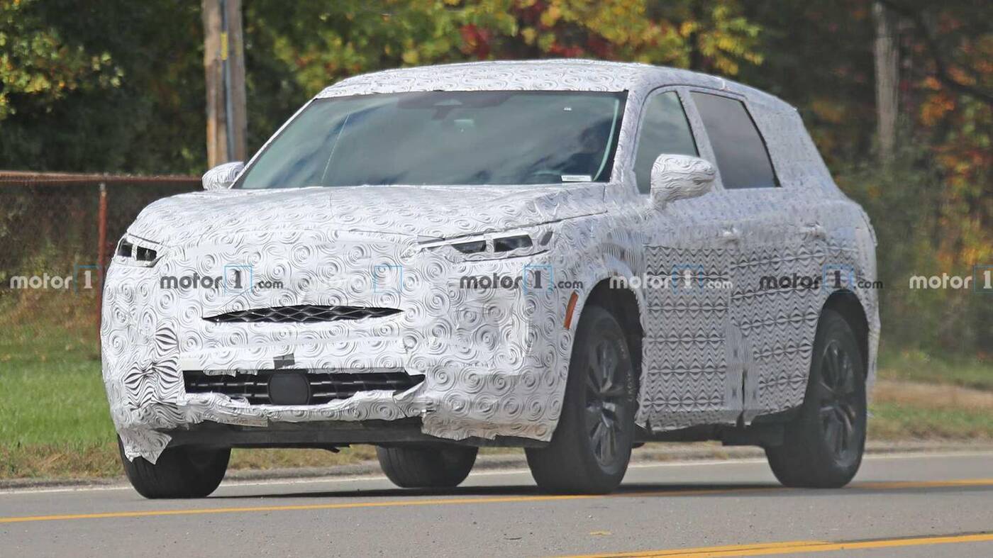 Nowe Infiniti QX60 wyszpiegowane w naprawdę solidnym kamuflażu
