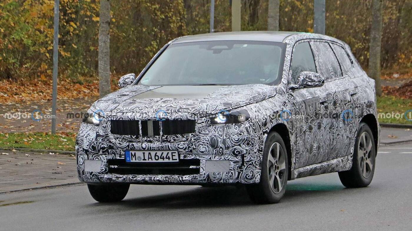 Elektryczny crossover BMW iX1 wyszpiegowany po raz pierwszy