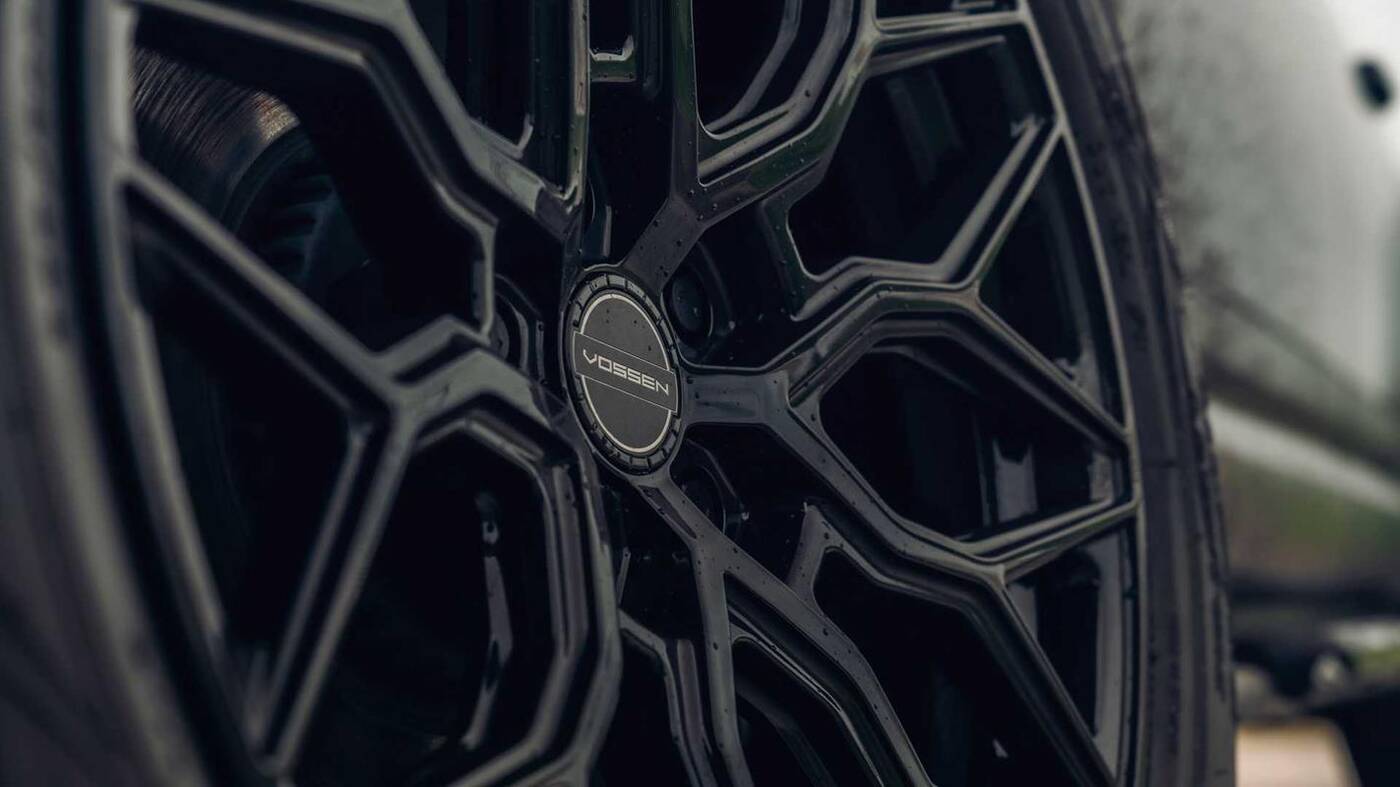Felgi jak marzenie od Vossen Wheels na równie wyjątkowym Defenderze