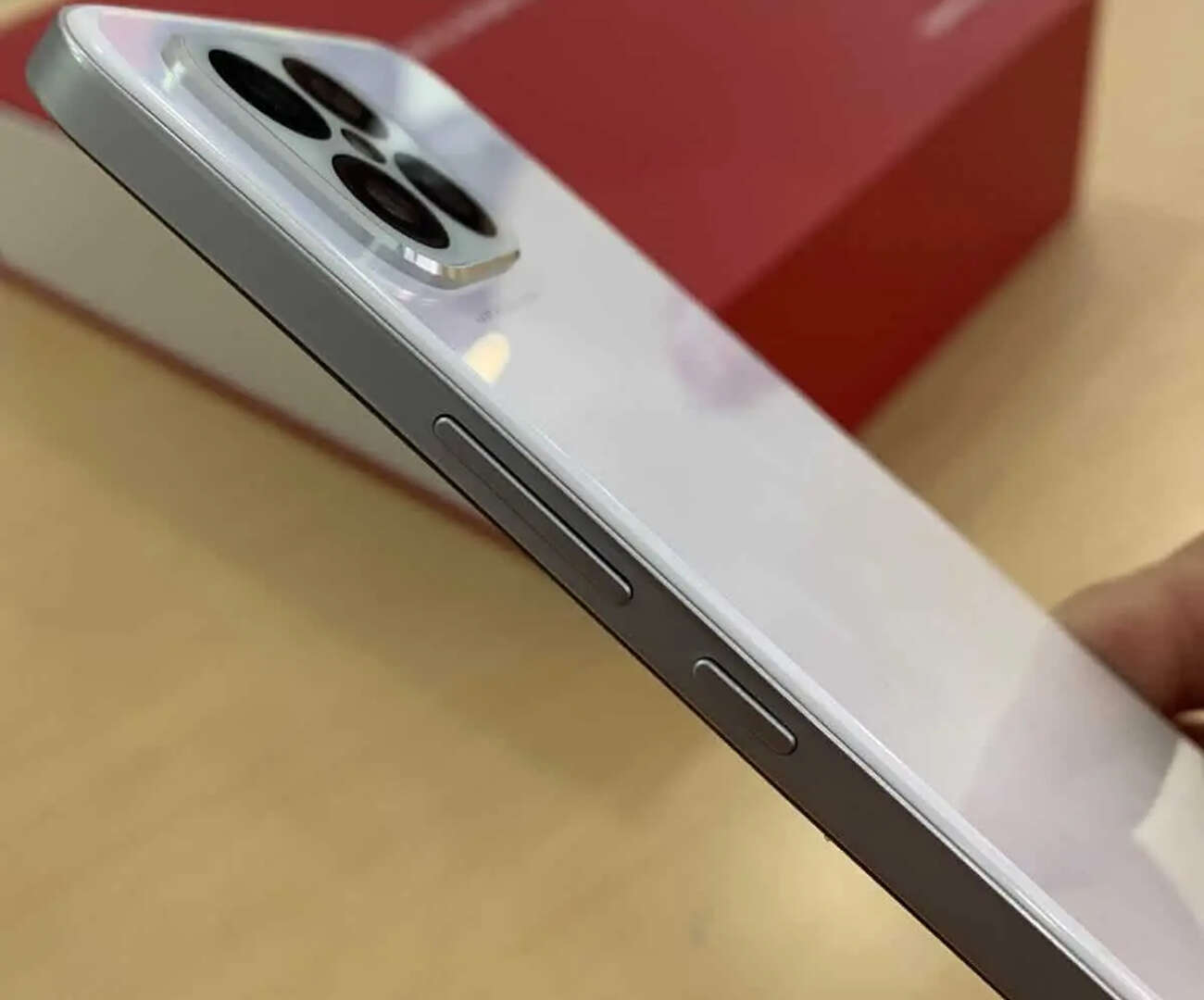 Huawei Nova 8 SE specjalnie wygląda jak iPhone 12 czy to przypadek?