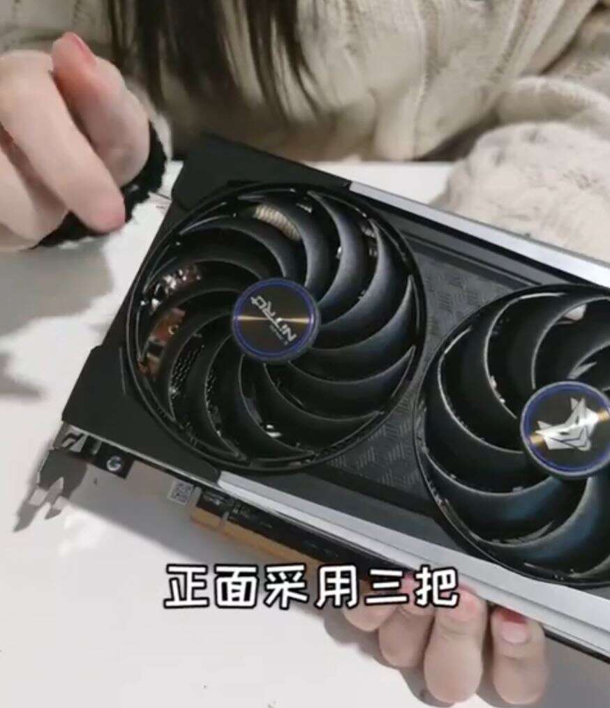 zdjęcie Sapphire Radeon RX 6800 NITRO+