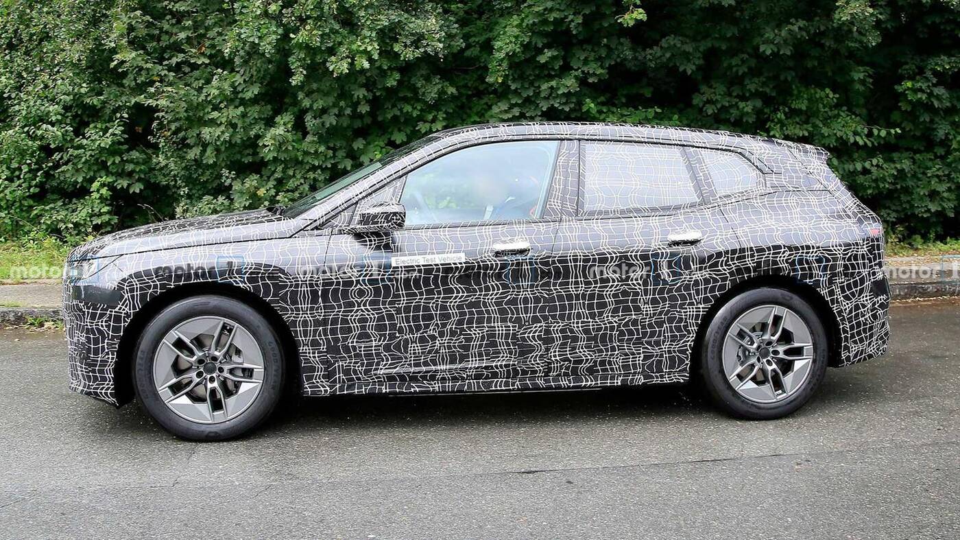 W pełni elektryczny crossover BMW iX już za miesiąc?